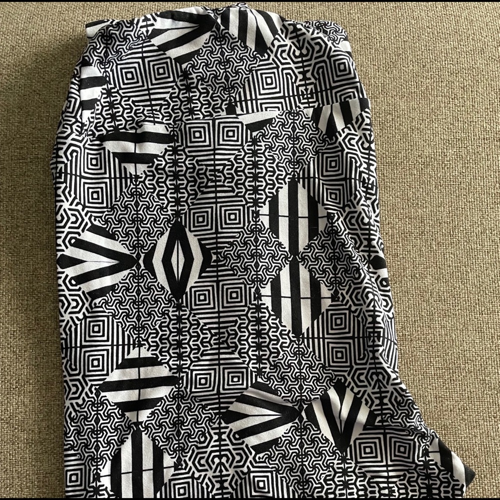 LuLaRoe leggings Tall/Curvy Black/White